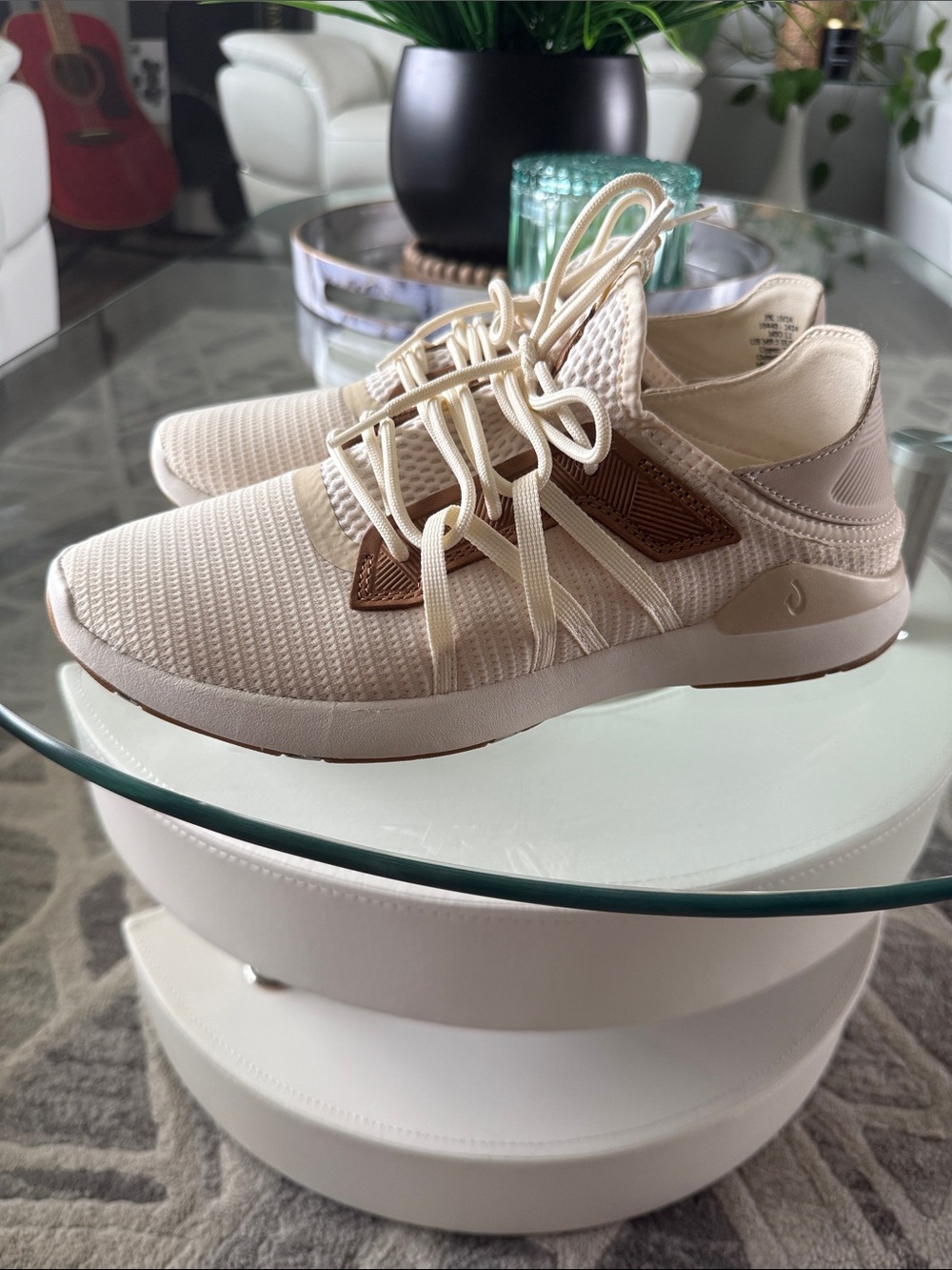 OluKai Mio Li sneakers
 Cream Knit Lace-Up Athletic shoes mens size 9.5